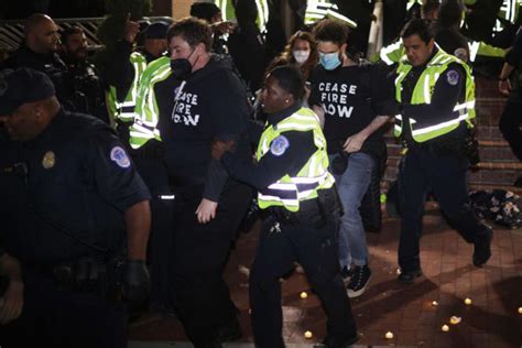 Police clash with group 'violently' protesting outside DNC headquarters